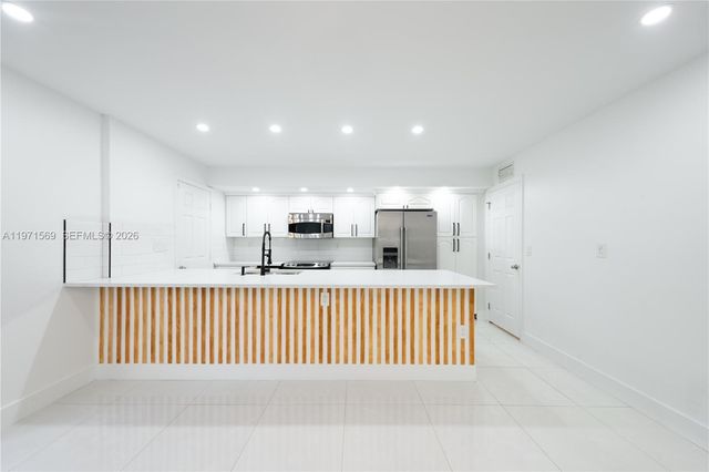 3736 NE 166th St 114, North Miami Beach, FL 33160