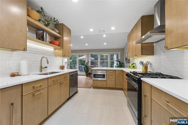 231 Canterbury Drive, Ramsey, NJ 07446