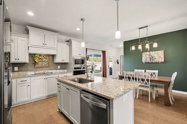 123 Macaw Ln, La Vergne, TN 37086