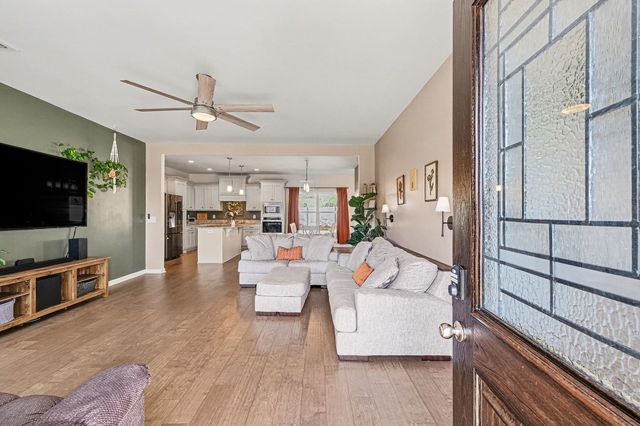 123 Macaw Ln, La Vergne, TN 37086