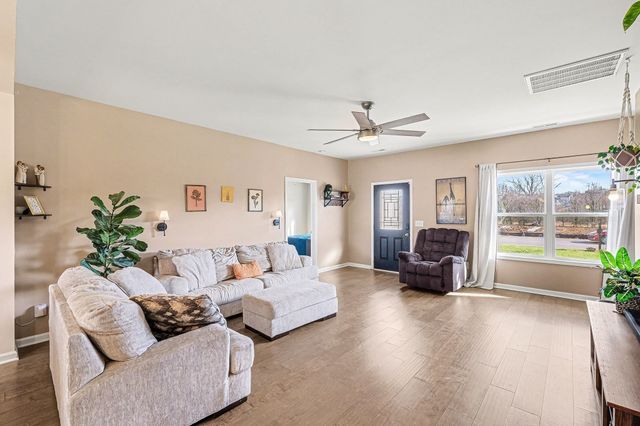 123 Macaw Ln, La Vergne, TN 37086