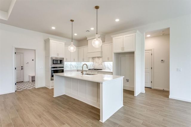 2405 Crystal Creek Drive, Yukon, OK 73099