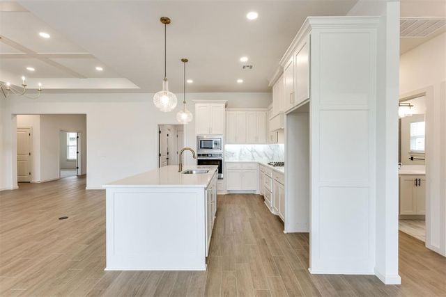 2405 Crystal Creek Drive, Yukon, OK 73099
