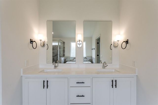 2405 Crystal Creek Drive, Yukon, OK 73099