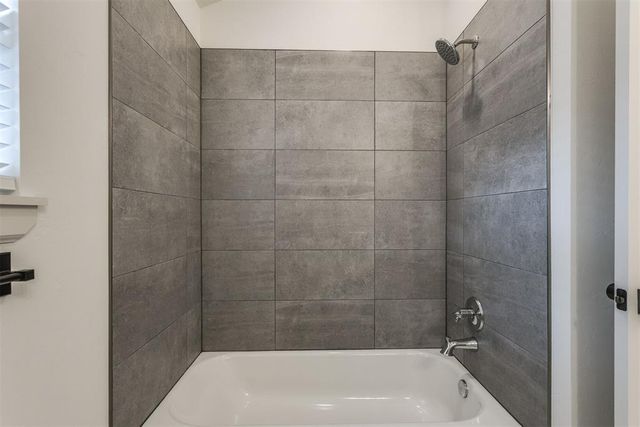 2405 Crystal Creek Drive, Yukon, OK 73099