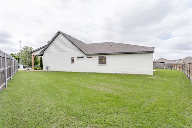 2405 Crystal Creek Drive, Yukon, OK 73099