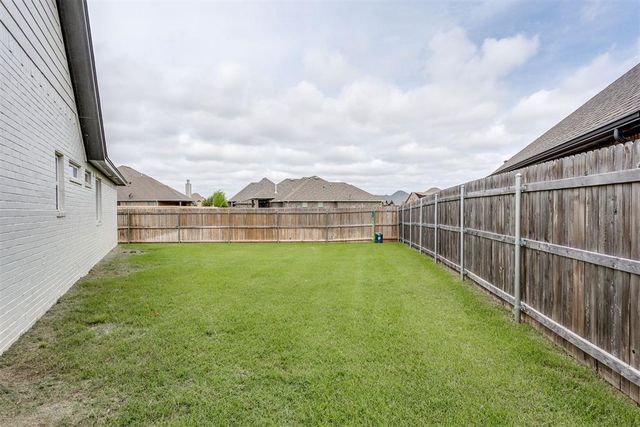 2405 Crystal Creek Drive, Yukon, OK 73099