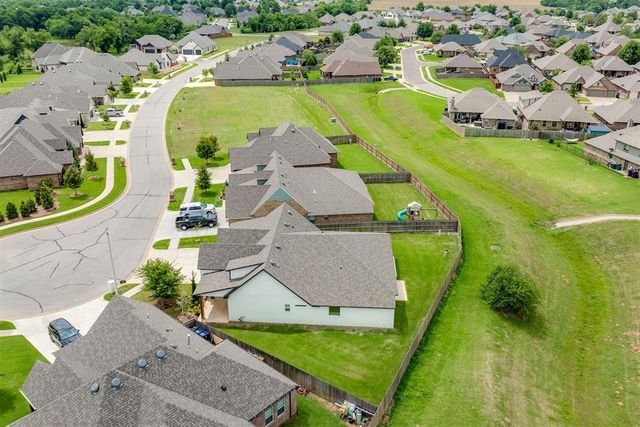 2405 Crystal Creek Drive, Yukon, OK 73099