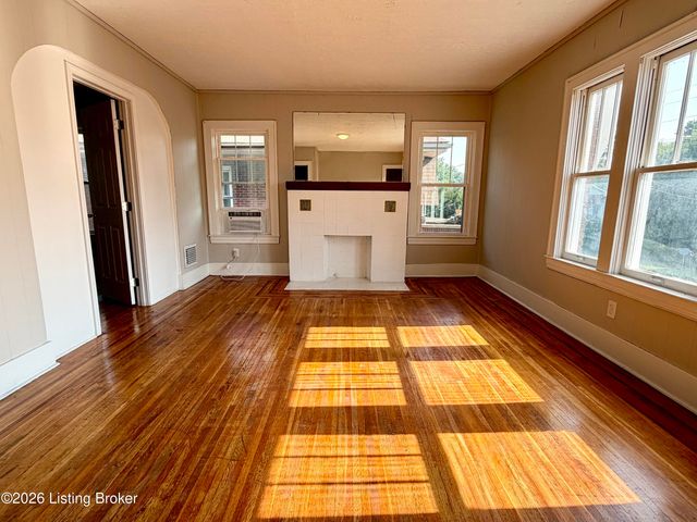 668 Lindell Ave 2, Louisville, KY 40211
