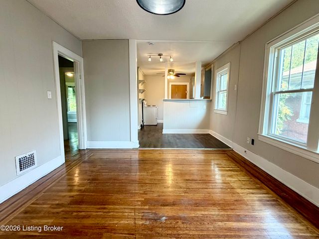 668 Lindell Ave 2, Louisville, KY 40211