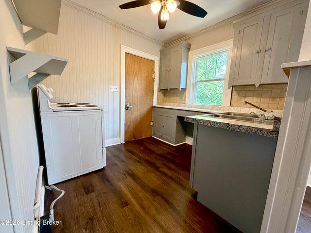668 Lindell Ave 2, Louisville, KY 40211