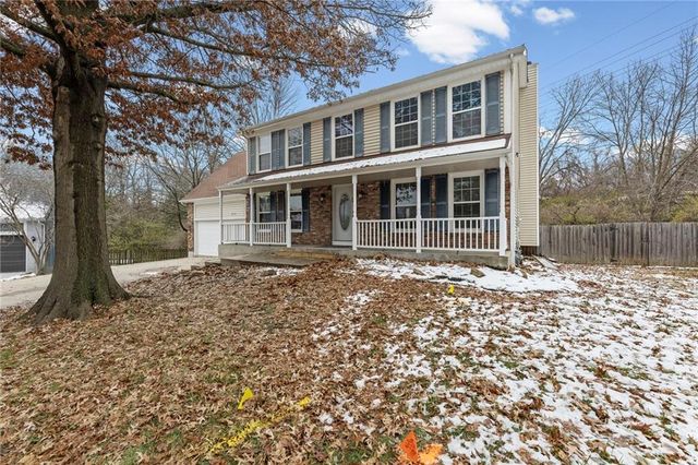 3715 SW Kimstin Circle, Blue Springs, MO 64015