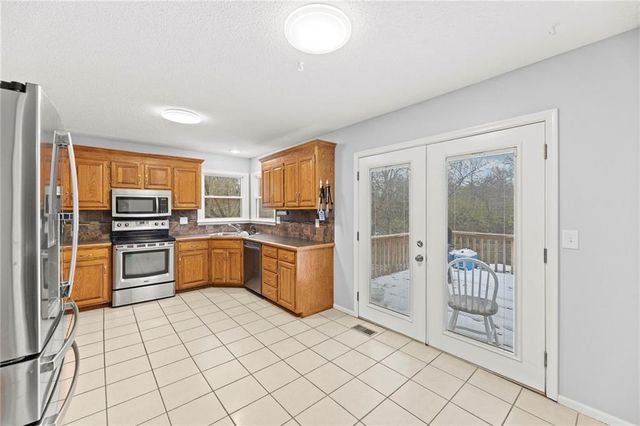3715 SW Kimstin Circle, Blue Springs, MO 64015