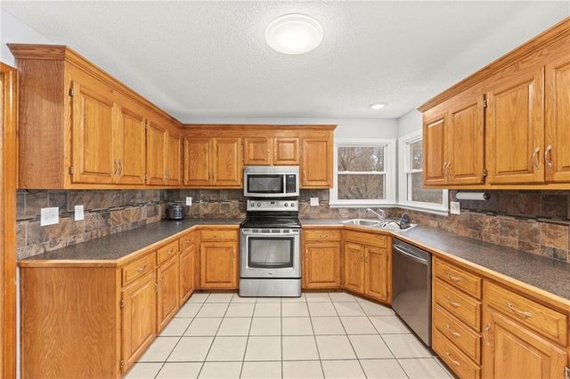 3715 SW Kimstin Circle, Blue Springs, MO 64015