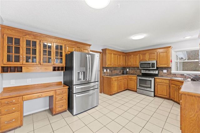 3715 SW Kimstin Circle, Blue Springs, MO 64015
