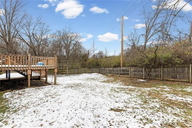 3715 SW Kimstin Circle, Blue Springs, MO 64015