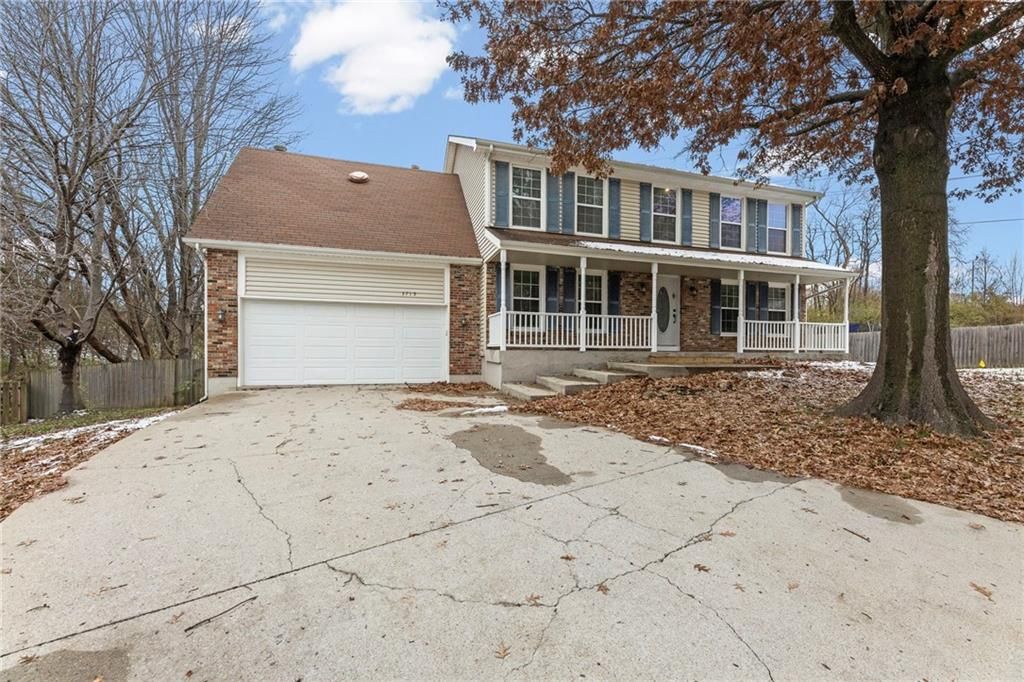 3715 SW Kimstin Circle, Blue Springs, MO 64015