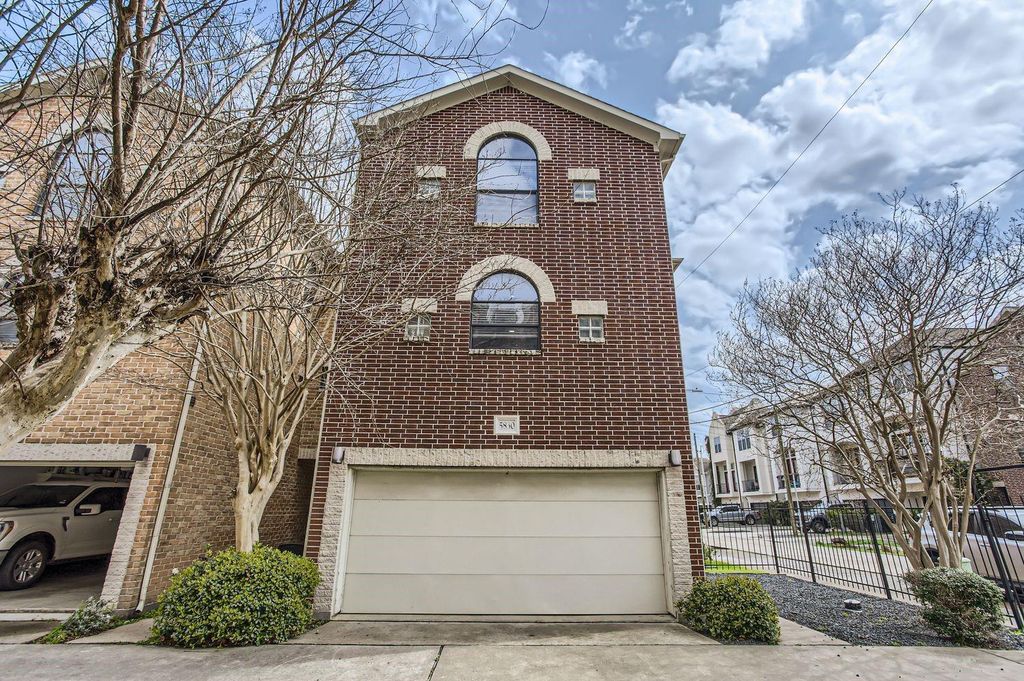 5830 Larkin Street, Houston, TX 77007