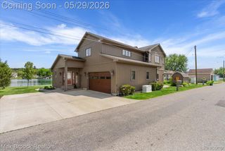 1317 Castlewood Drive, White Lake Charter Township, MI 48386