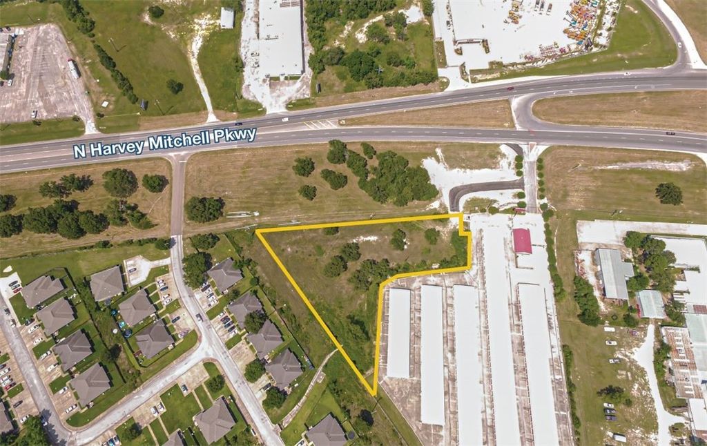 753 North Harvey Mitchell Parkway, Bryan, TX 77807 — exterior