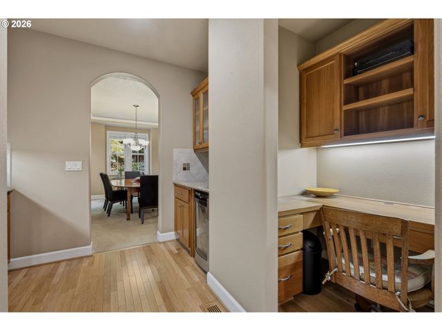 5352 WASHINGTON Ct, Lake Oswego, OR 97035