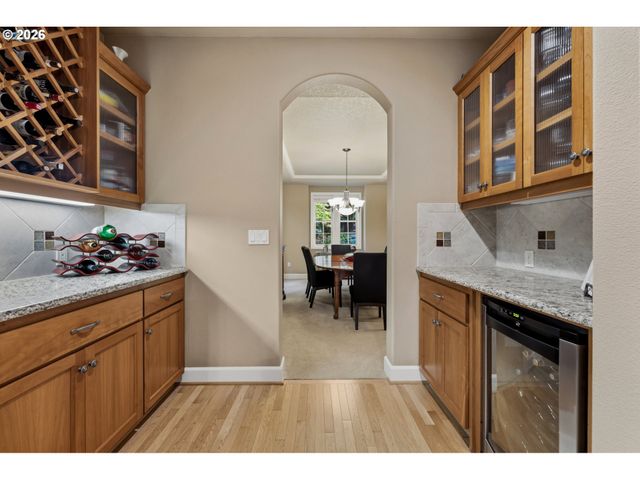 5352 WASHINGTON Ct, Lake Oswego, OR 97035