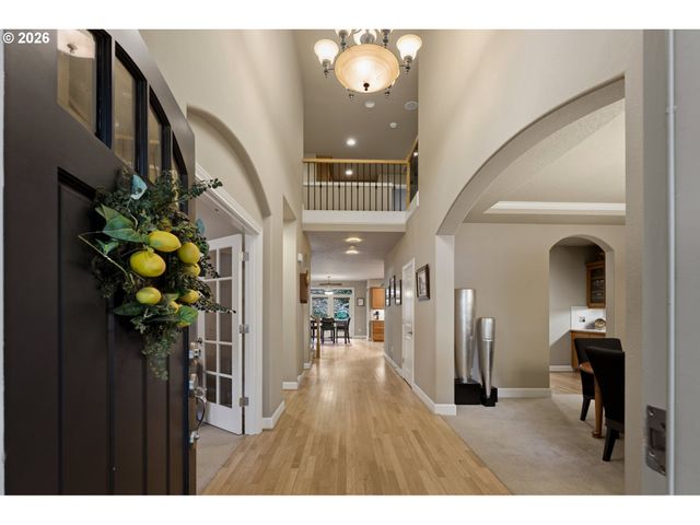5352 WASHINGTON Ct, Lake Oswego, OR 97035
