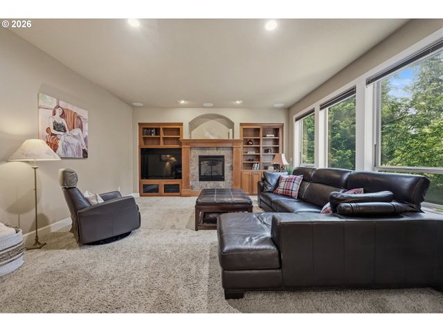 5352 WASHINGTON Ct, Lake Oswego, OR 97035