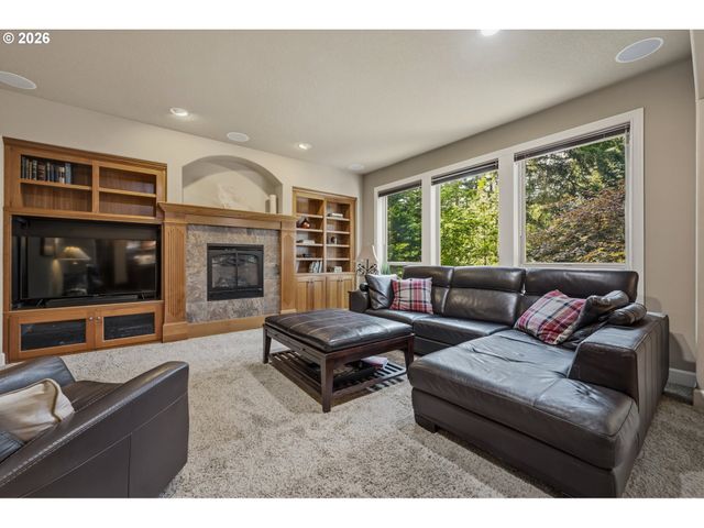 5352 WASHINGTON Ct, Lake Oswego, OR 97035