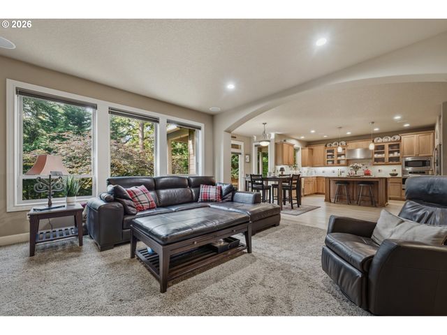 5352 WASHINGTON Ct, Lake Oswego, OR 97035
