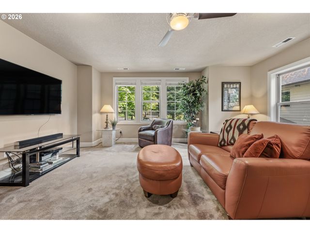 5352 WASHINGTON Ct, Lake Oswego, OR 97035