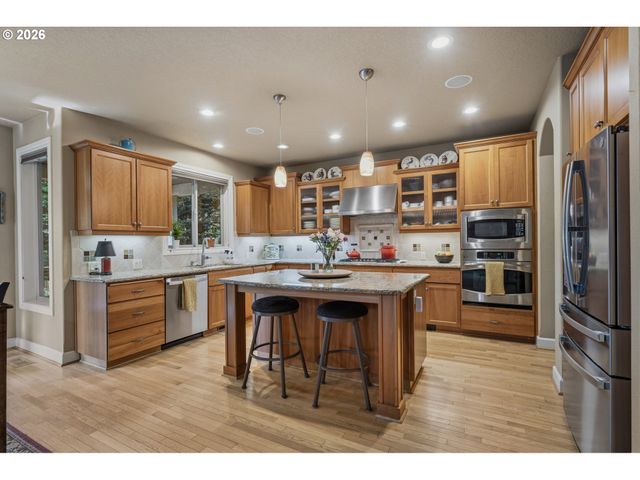 5352 WASHINGTON Ct, Lake Oswego, OR 97035