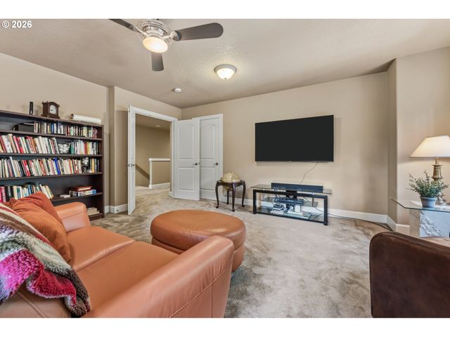 5352 WASHINGTON Ct, Lake Oswego, OR 97035