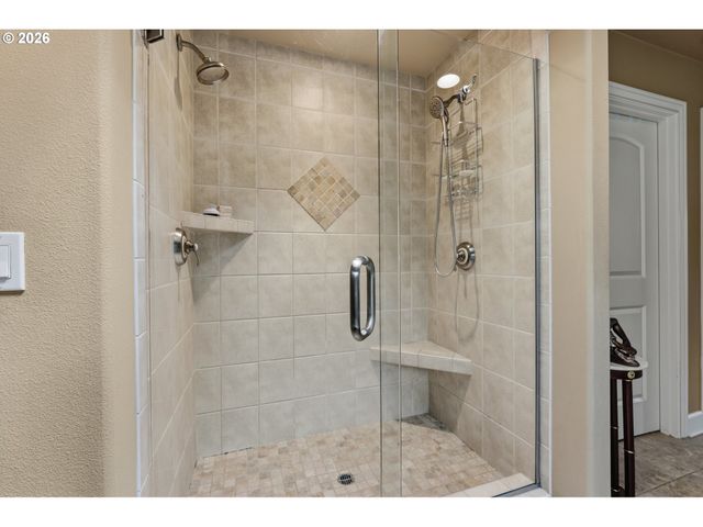 5352 WASHINGTON Ct, Lake Oswego, OR 97035