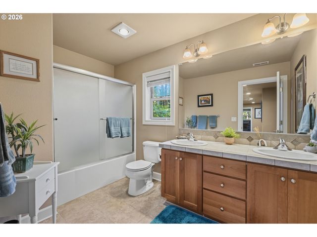 5352 WASHINGTON Ct, Lake Oswego, OR 97035