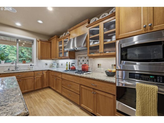 5352 WASHINGTON Ct, Lake Oswego, OR 97035