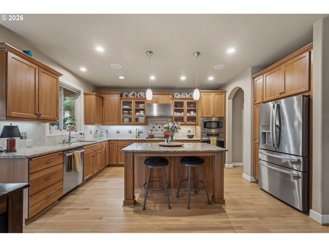 5352 WASHINGTON Ct, Lake Oswego, OR 97035