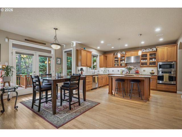 5352 WASHINGTON Ct, Lake Oswego, OR 97035