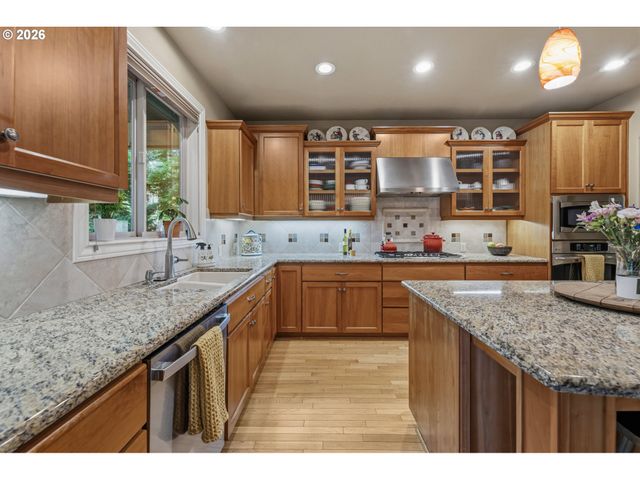 5352 WASHINGTON Ct, Lake Oswego, OR 97035