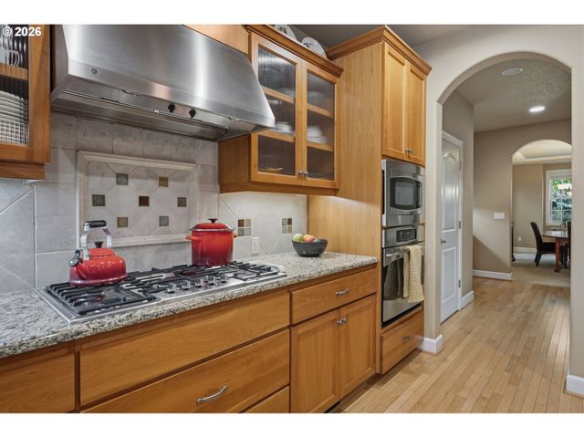 5352 WASHINGTON Ct, Lake Oswego, OR 97035