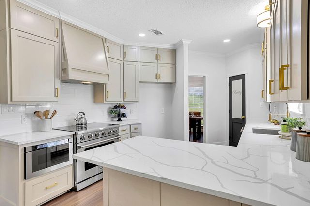15415 Skyhawk Lane, Beach City, TX 77523