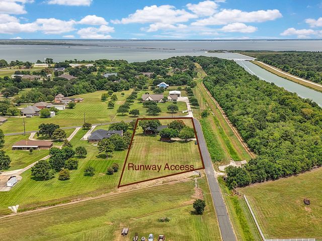 15415 Skyhawk Lane, Beach City, TX 77523