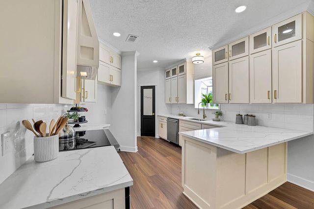 15415 Skyhawk Lane, Beach City, TX 77523