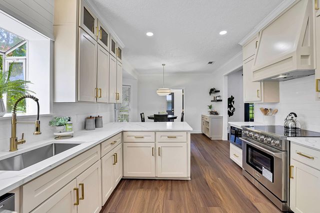 15415 Skyhawk Lane, Beach City, TX 77523