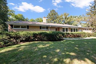 100 Green Bay Road, Highland Park, IL 60035