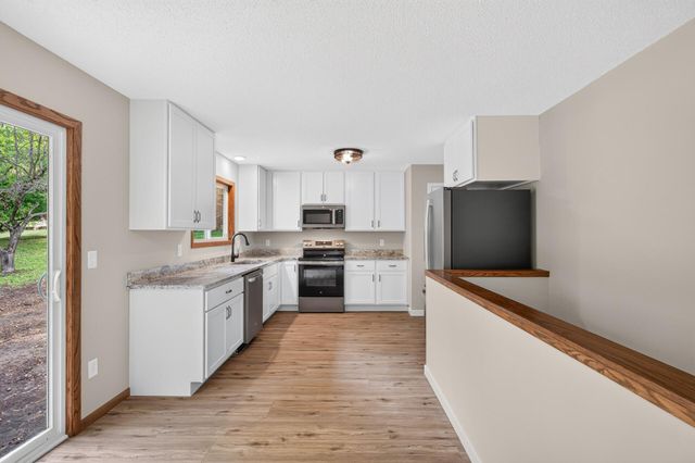 18212 Ginavale Lane, Eden Prairie, MN 55346