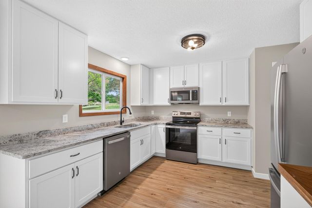 18212 Ginavale Lane, Eden Prairie, MN 55346