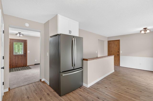 18212 Ginavale Lane, Eden Prairie, MN 55346