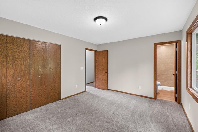 18212 Ginavale Lane, Eden Prairie, MN 55346