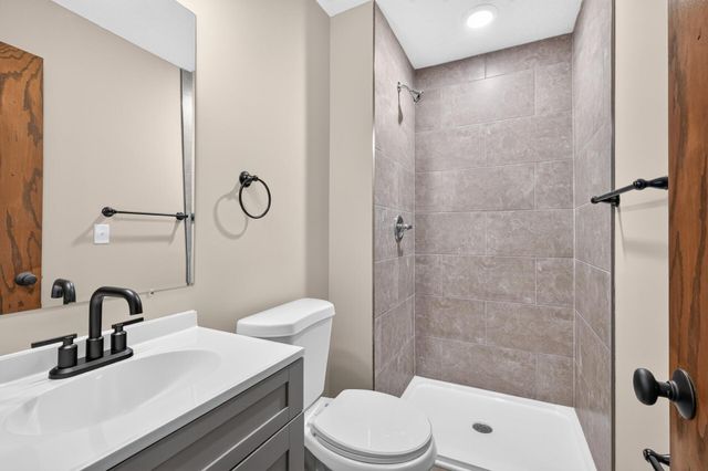 18212 Ginavale Lane, Eden Prairie, MN 55346